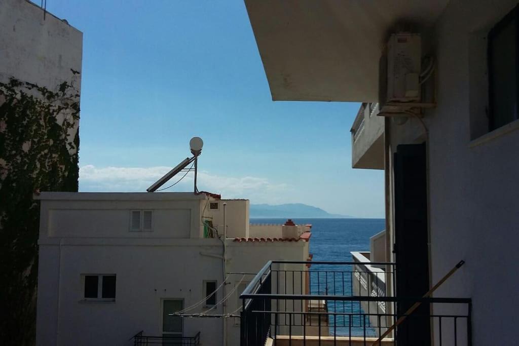 Seaside Family Apartment Loutraki Bagian luar foto